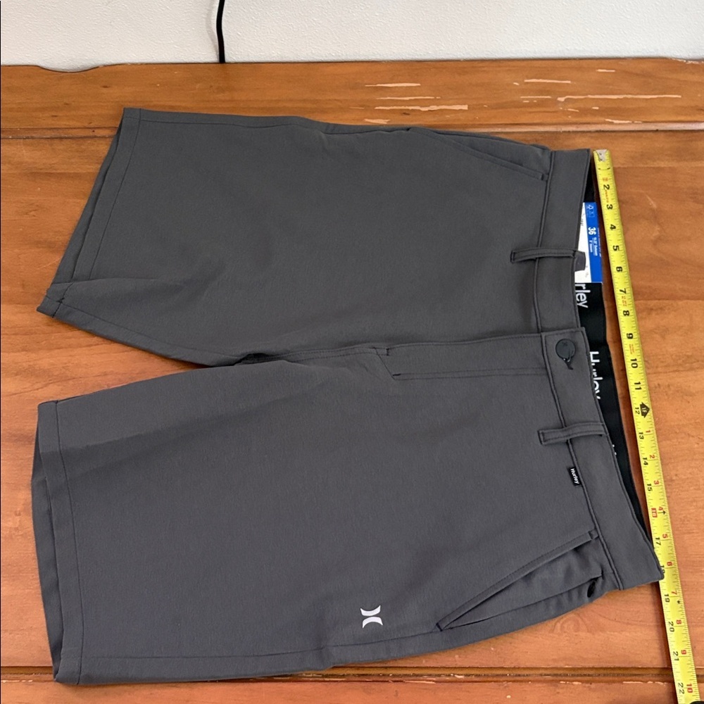 Hurley NWT Charcoal Casual Hybrid Walkshort Size 36 - Picture 3 of 13